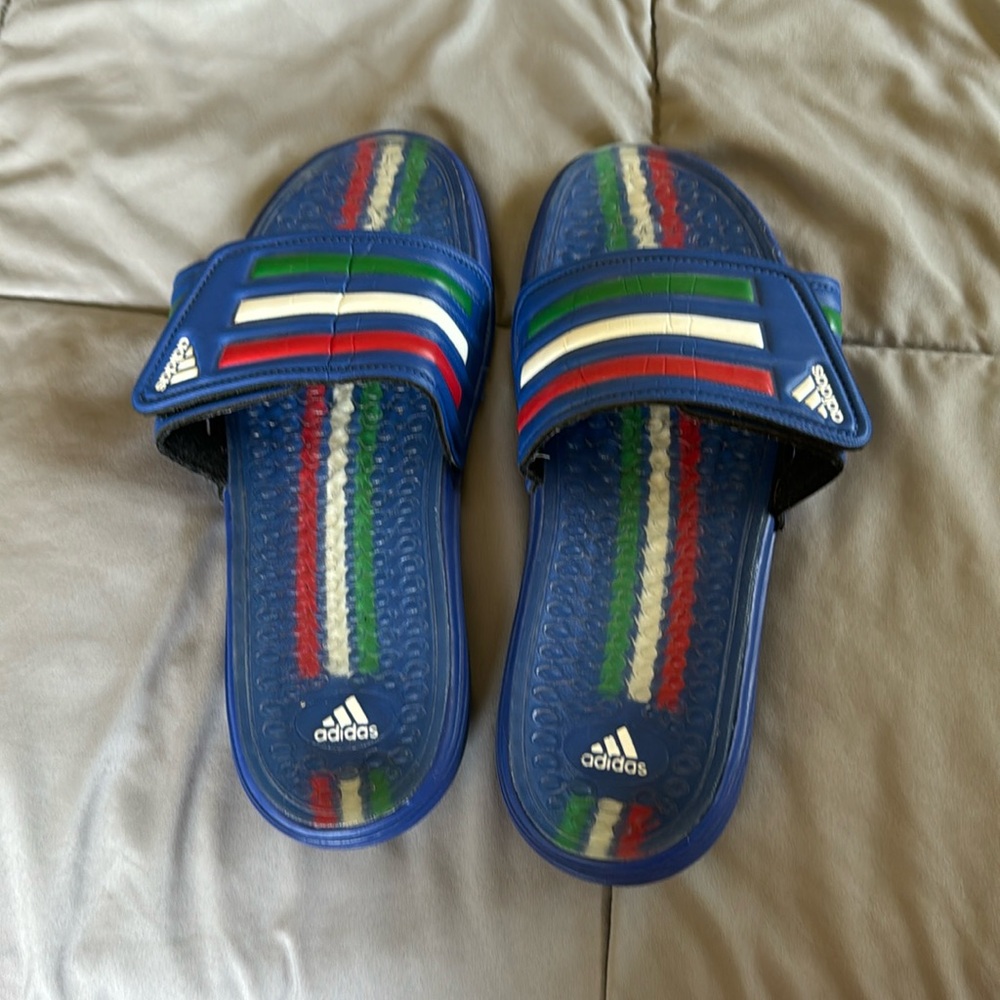 Adidas Sandals/slides. In blue and size 9. In good condition.